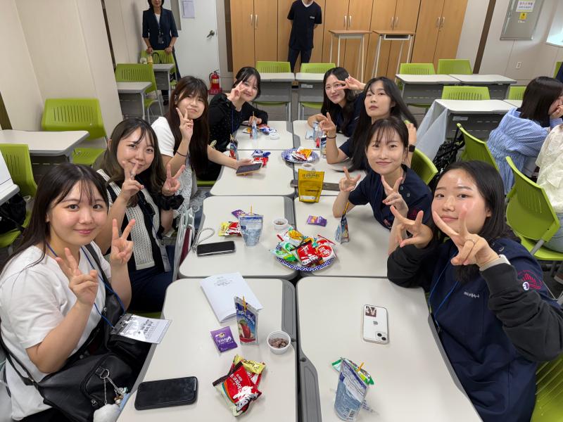 일본 간사이복지과학대학 학생들이 언어청각치료학과에 교류차 방문하였습니다.  5번째 이미지