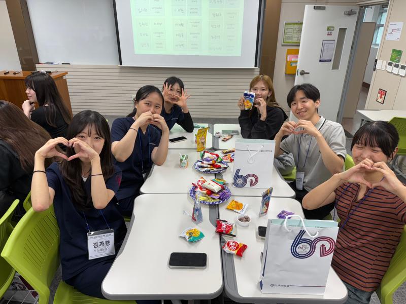 일본 간사이복지과학대학 학생들이 언어청각치료학과에 교류차 방문하였습니다.  7번째 이미지